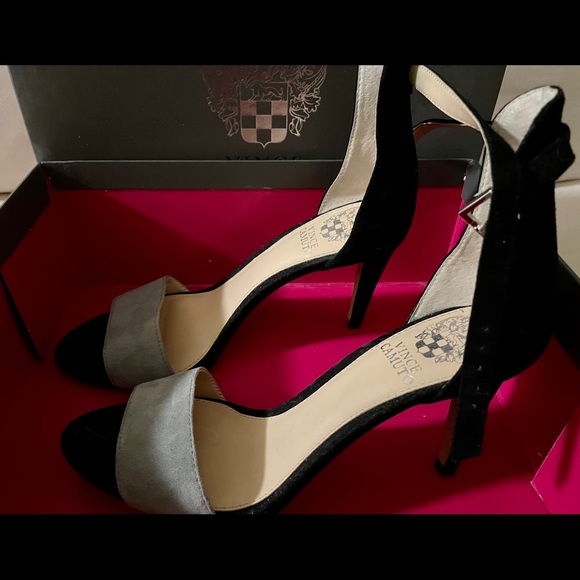 Vince CAMUTO Sathina Ankle Strap Sandal - Picture 4 of 6